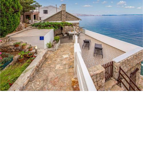 Pet Friendly Home In Starigrad With Wifi