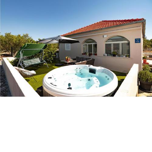 Pet Friendly Home In Vela Luka With Jacuzzi