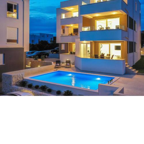 Pool Apartments Banta B