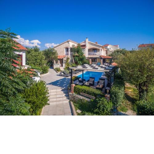 Poolside Stone Residences - Marina Bok