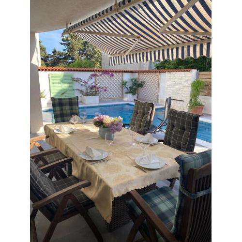 Private pool just for you Biograd