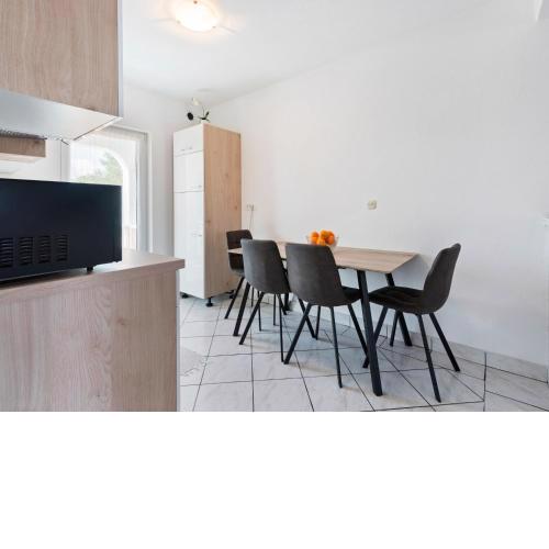 Quaint Apartment in Vir with Sea Beach Nearby