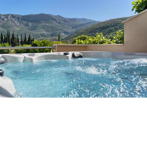 RELAX apartment Split area with private jacuzzi on terrace with mountain view