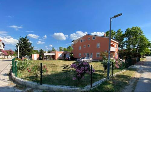Renic Apartments