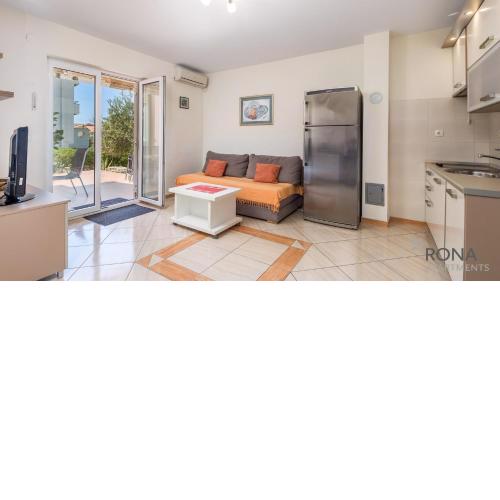 Rona Apartment Andy