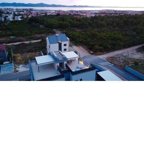 Rooftop apartment Jadera with private hot tub and garage
