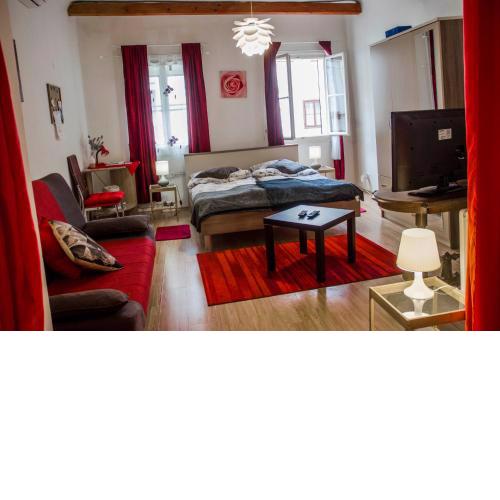 Rooms and Apartment Veral-KA