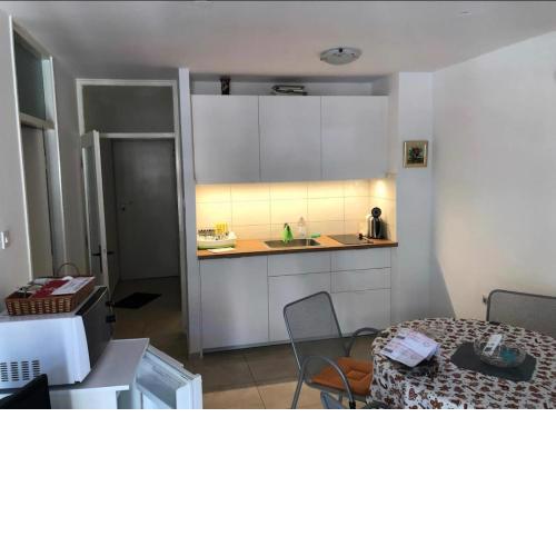 Sara apartment Punta Omis near sandy beach