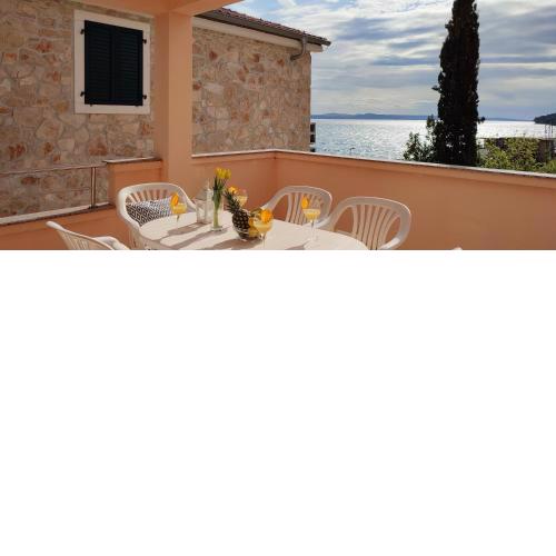 Sea Breeze Suite - Beachfront