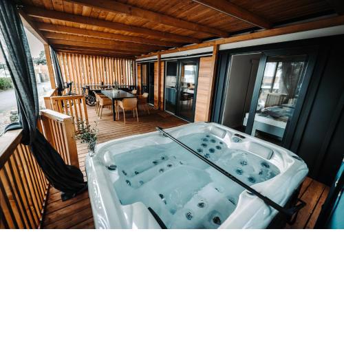 SEA HOUSE shade, pool & jacuzzi - PRIVILEGE POINT camping & villas