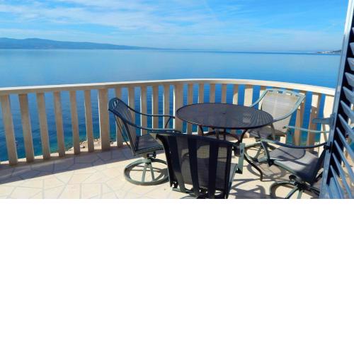 Sea view apartment in Omis Terrace