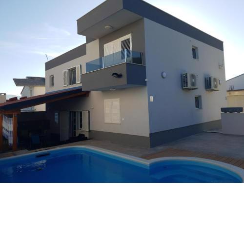Seaside family friendly house with a swimming pool Slatine, Ciovo - 17847