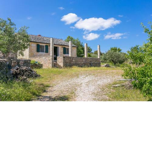 Secluded house with a parking space Supetar, Brac - 17330