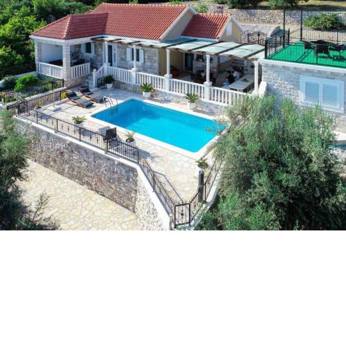 Secluded luxury Villa with sea view and pool