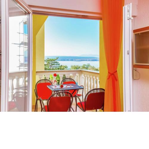 Serene Apartment in Dramalj with Jacuzzi