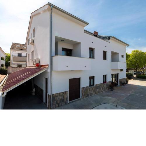 Simplistic Apartment in Malinska near the Sea