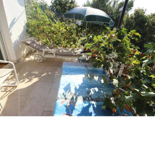 Simplistic Apartment in Starigrad near Sea
