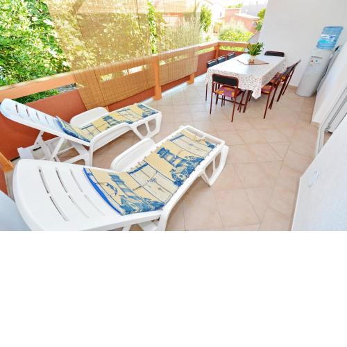 Spacious Apartment in Vir with Garden View 65 m²