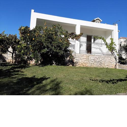 Spacious apartment w balcony big garden & grill
