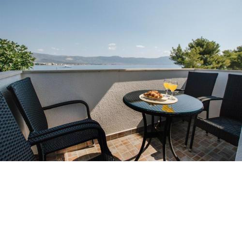 Spacious apt with big patio terrace&great sea view