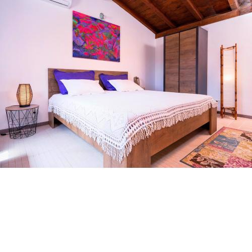 Spacious House with Private Pool in Stari Grad