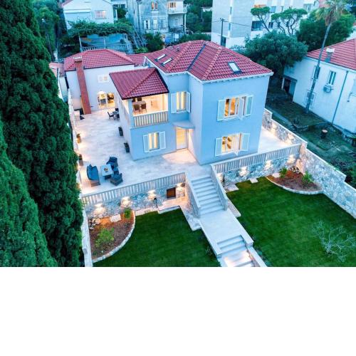 Spacious Villa with Private Pool in Dubrovnik