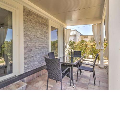 Splendid Mobile Home in Banjole with Swimming Pool