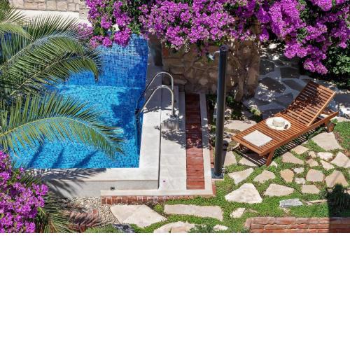 Steinhaus mit Pool in der Altstadt von Sutivan