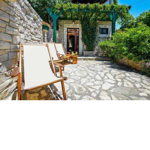 Stone Holiday house Zara with jacuzzi