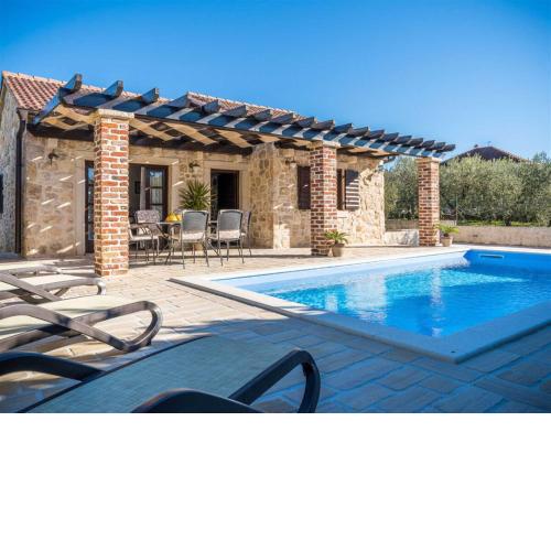 Stone Villa Petit Rustica with pool