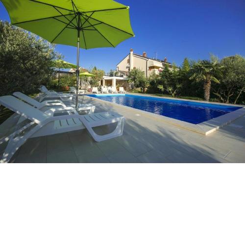 Strandnahe Residence Livija 1 mit Pool und Garten