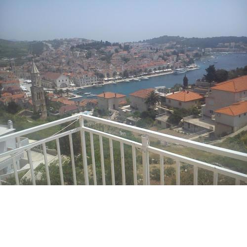 Studio apartment in Hvar town with sea views, terrace, air conditioning, WiFi 3615-5
