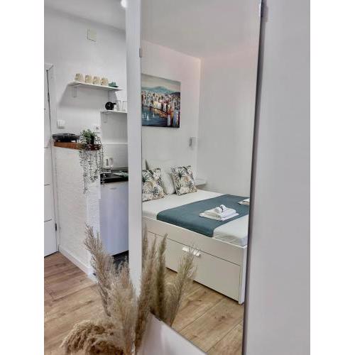 Studio apartments RAFAEL - 4 minutes to the beach