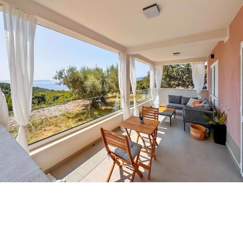 Studio Vesna with a terrace and sea view
