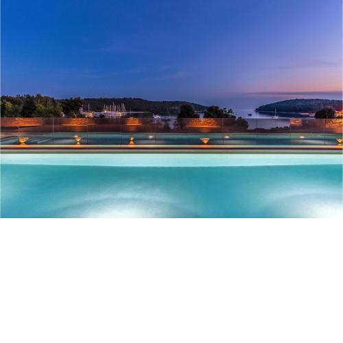 Stunning Apartment In Banjole With House Sea View