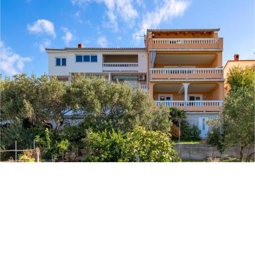 Stunning Apartment In Barbat Na Rabu With Wifi