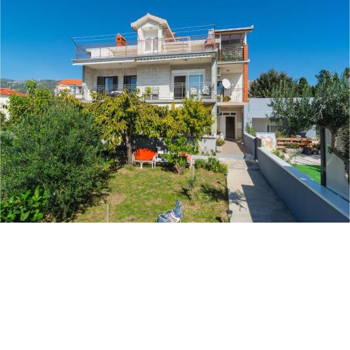 Stunning Apartment In Kastel Kambelovac