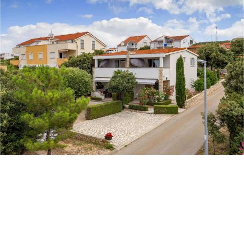 Stunning Apartment In Mandre With Wifi