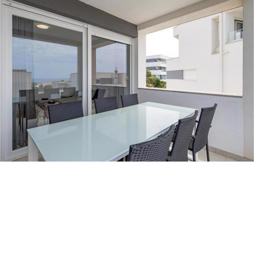 Stunning Apartment In Novalja With Kitchen