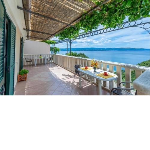 Stunning Apartment In Omis With Wifi