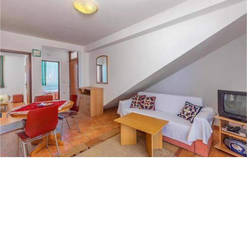 Stunning Apartment In Punat With Kitchen
