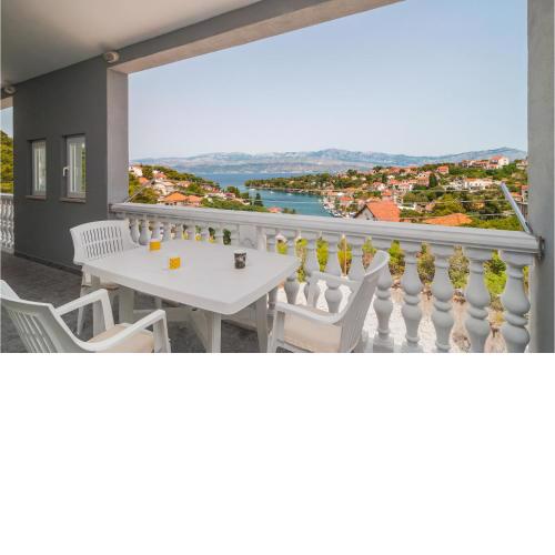 Stunning Apartment In Supetar-Splitska With Wifi