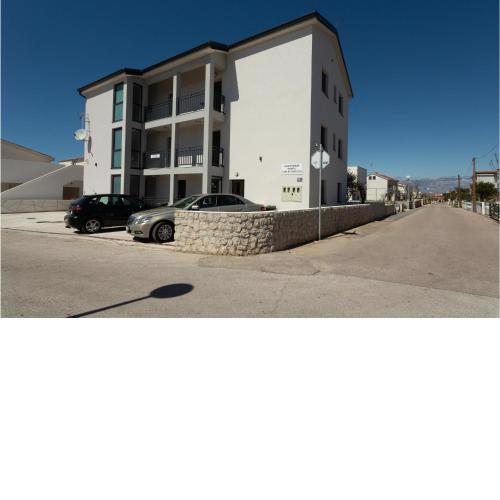 Stunning Apartment In Vir With Wifi