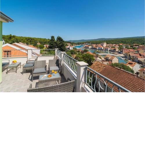 Stunning Apartment In Vrboska With House Sea View