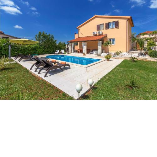Stunning Home In Krnica With Wifi