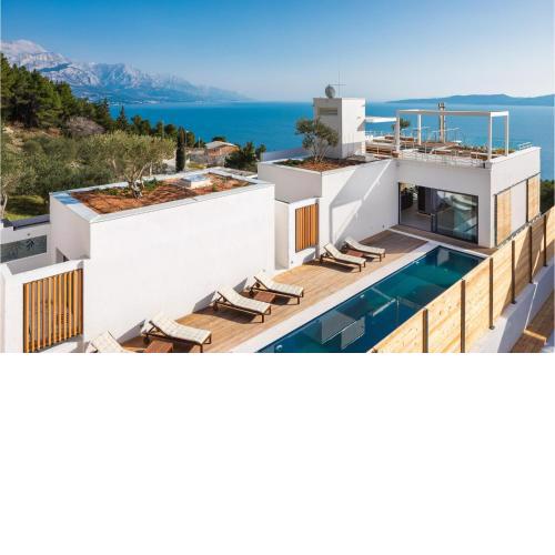 Stunning Home In Omis With Kitchen