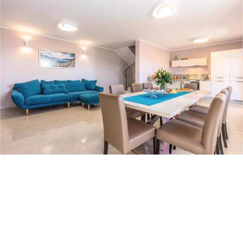 Stunning Home In Praputnjak With House Sea View