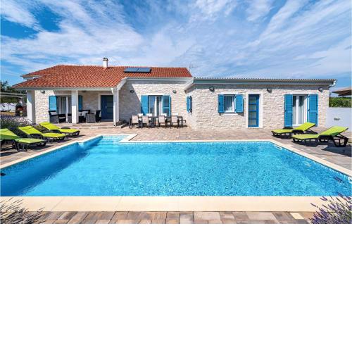 Stunning Home In Privlaka With Wifi