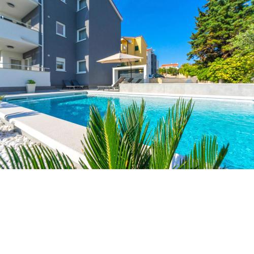 Summer Breeze Pool Apartments