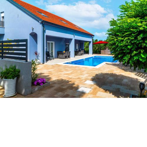 SunSplash Sanctuary